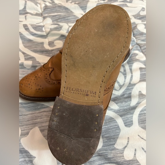 Men’s Florsheim wing tip loafers size 9 D-fits like size 10